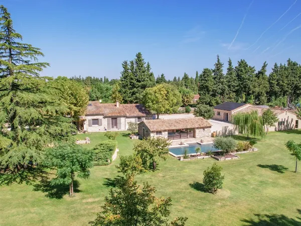 Achat : Maison Mollégès (13940)