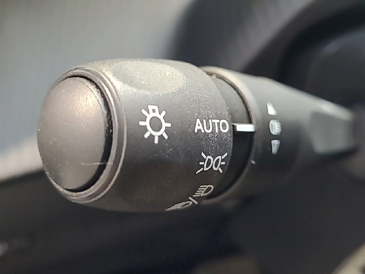 Peugeot 208 hybrid 100 e-dcs6 allure — photo 27