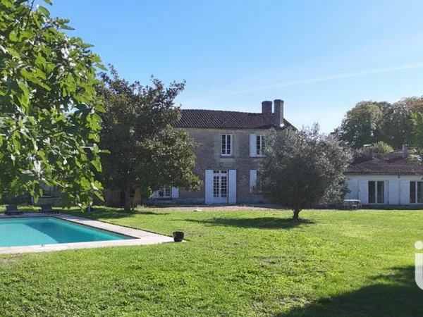 Maison 11 pièces 298 m²