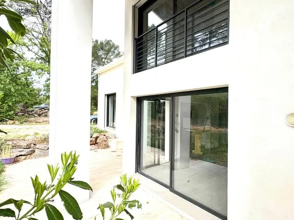 Maison récente T5 au calme sur la commune de Saint-maximin-l
