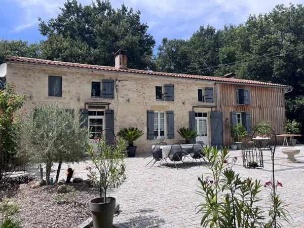 33720 GUILLOS - MAISON EN PIERRES 210M2 PARC 10000M2 PISCINE