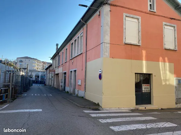 Local pro 35m2 Domaine de la gare