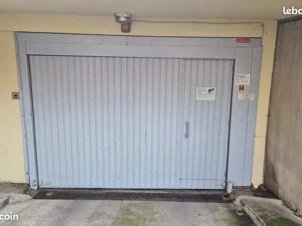 ​Grand Garage fermé 16 m² Sécurisé - Beaubrun / Proche CENTRE-VILLE Saint Etienne