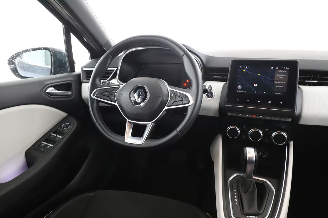Renault Clio 1.6 E-Tech Intens — photo 12