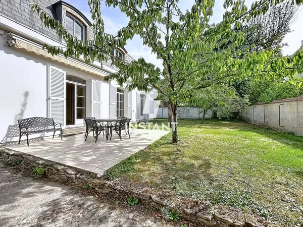 Magnifique mansart au coeur de Créteil Village, à deux pas des