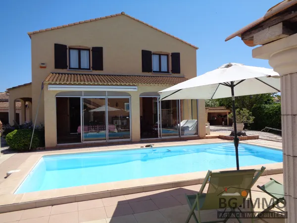 Villa familliale F 4 avec piscine, garage sur 550 m2 de terr