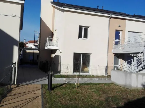 Chambre 12 m² avec salle de bains privative