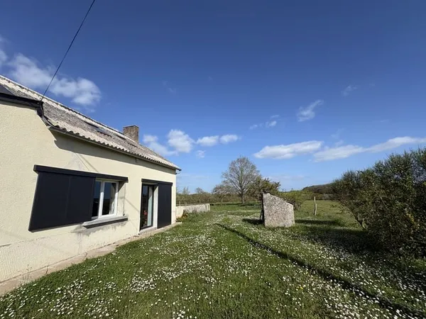 Maison de campagne avec grand terrain et potentiel