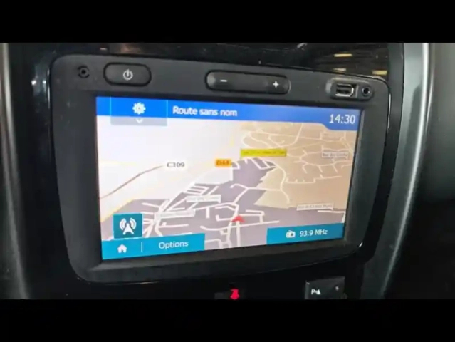 Dacia Duster 1.5 dci 110ch black touch 4x2 + attelage — photo 15