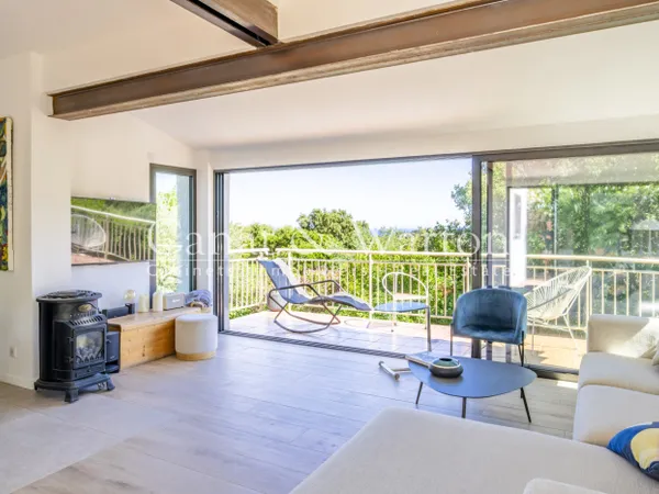 DOMAINE RECHERCHÉ DE CAVALAIRE: VILLA RÉNOVÉE AVEC VUE MER