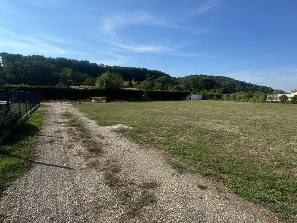 Terrain constructible de 3 400 m² -Vente totale ou moitié 1700 m²