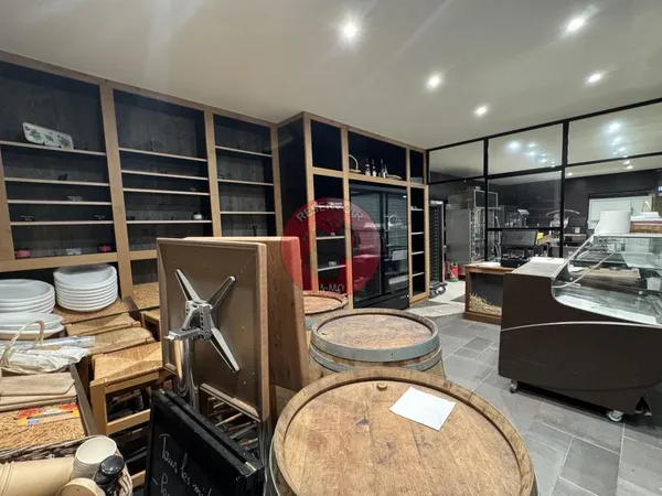 Entreprises Commerces / Vente Commerces - 83 m²