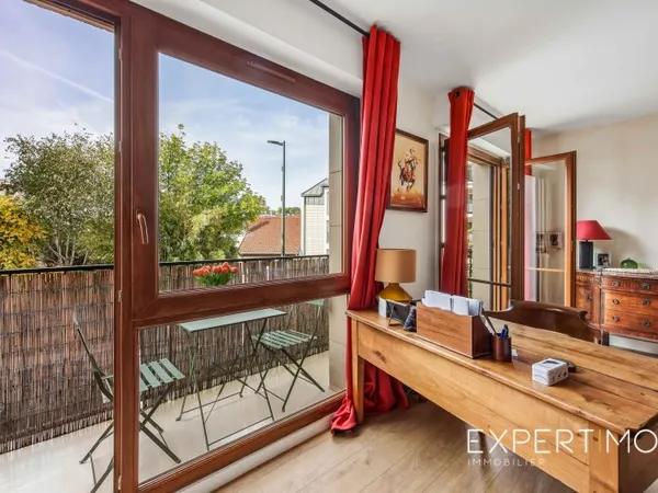 Vends, Clamart centre, appartement avec balcon, 2 chambres, 70m²