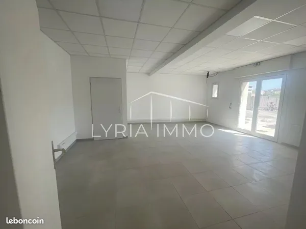 Local 85 m² Fréjus