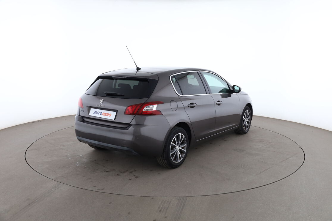 Peugeot 308 1.2 PureTech Allure EAT6 — photo 5