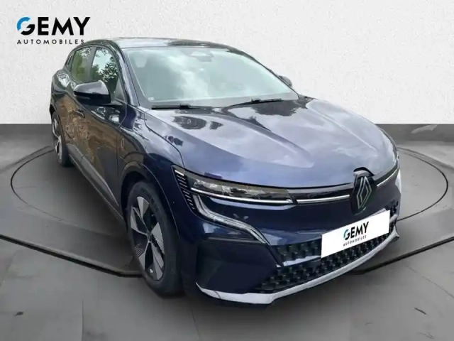 Renault Megane e-tech ev40 130ch standard charge — photo 3