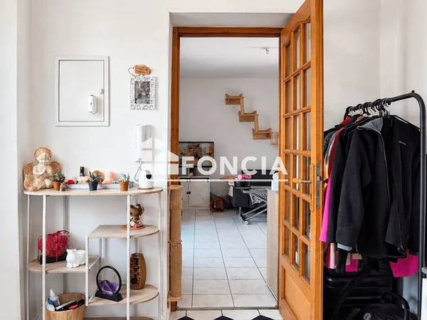 Château-thierry - ensemble immobilier avec 3 appartements, cour, jardin et nombreuses dépendances