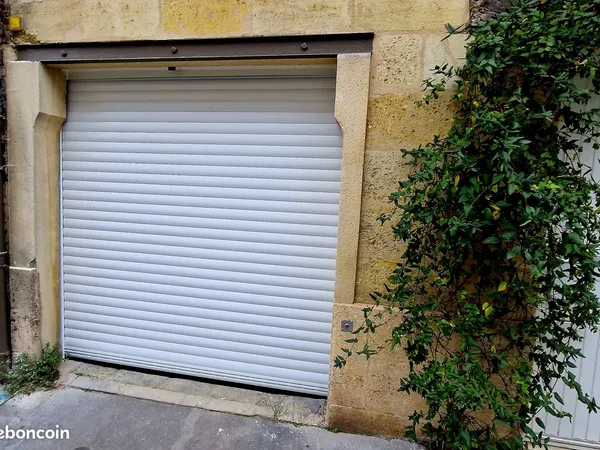 Grand garage /entrepot