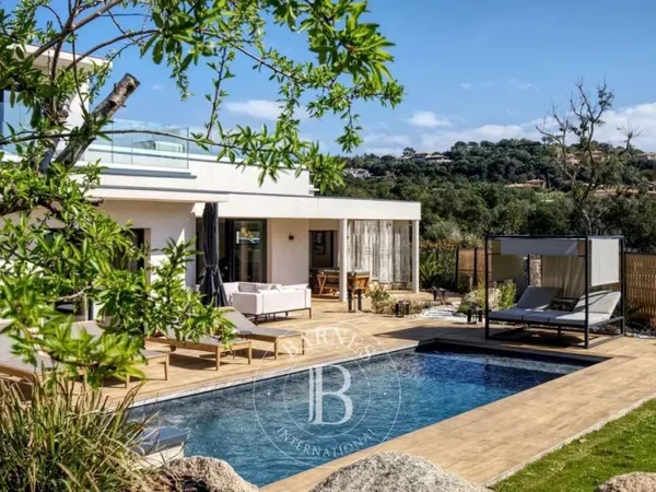 Villa 6 pièces 240 m²
