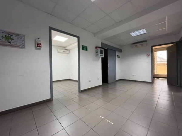 Local professionnel 127 m²
