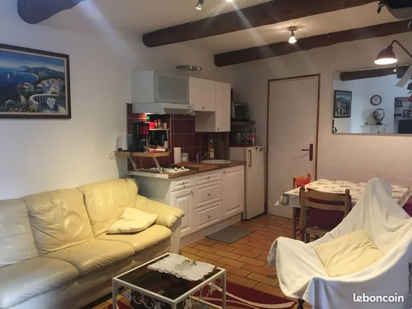 T2 : Maisonnette de village meublée 3 niveaux - Castelnau-de-Guers