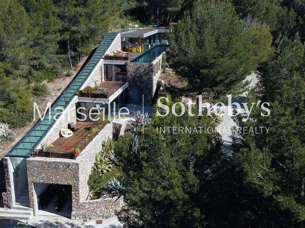 Maison 5 pièces 350 m²