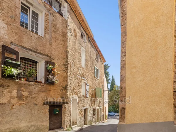 Maison de village de caractère avec vue, terrasse et potentiel