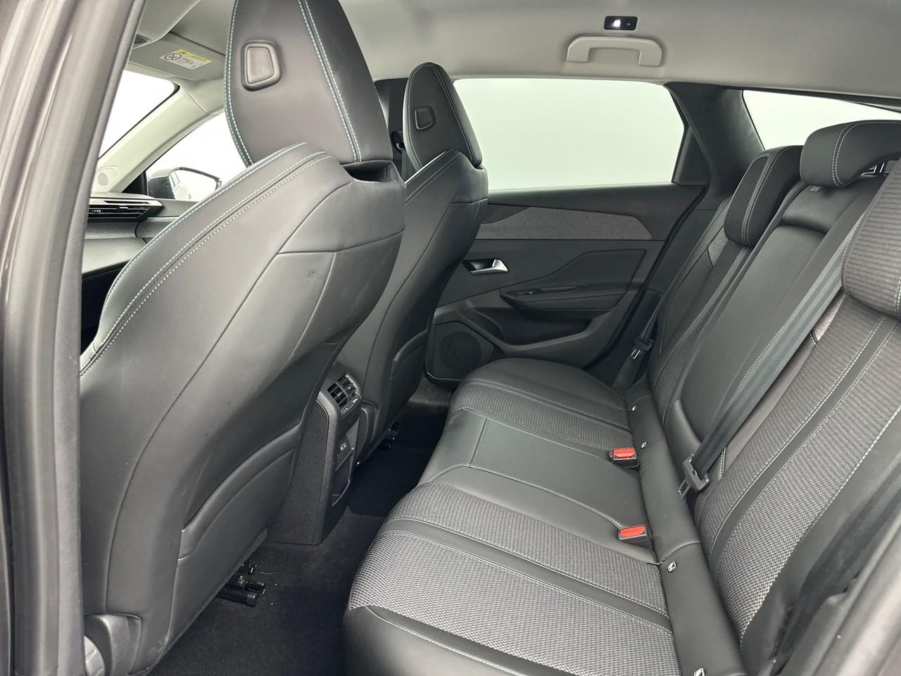 Peugeot 308 sw puretech 130ch s&s eat8 allure pack — photo 12