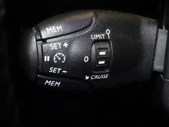 Peugeot 208 e- 136ch like — photo 13