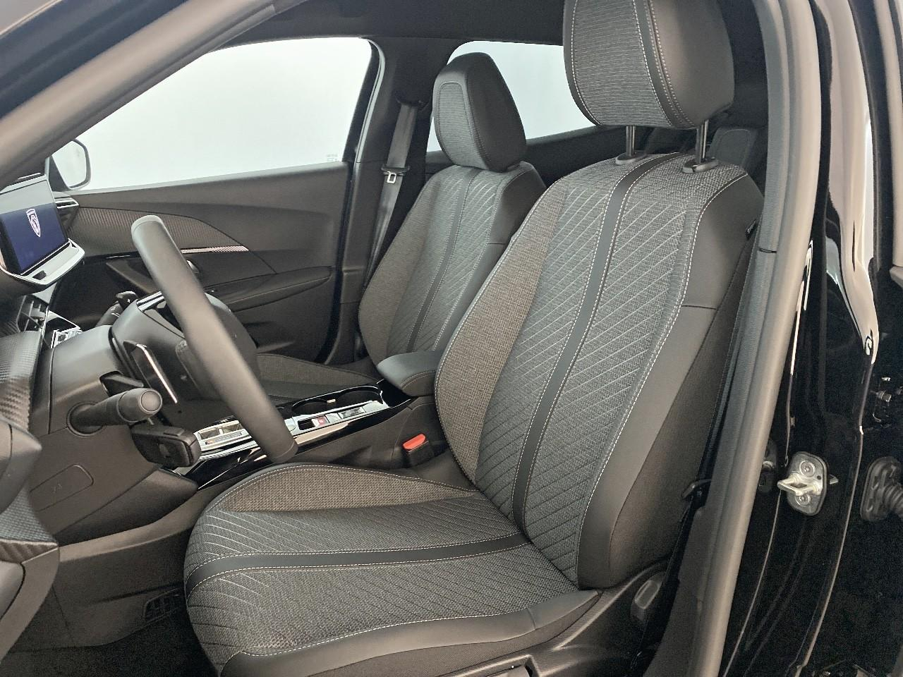Peugeot 2008 hybrid 145 ch e-dcs6 allure — photo 9