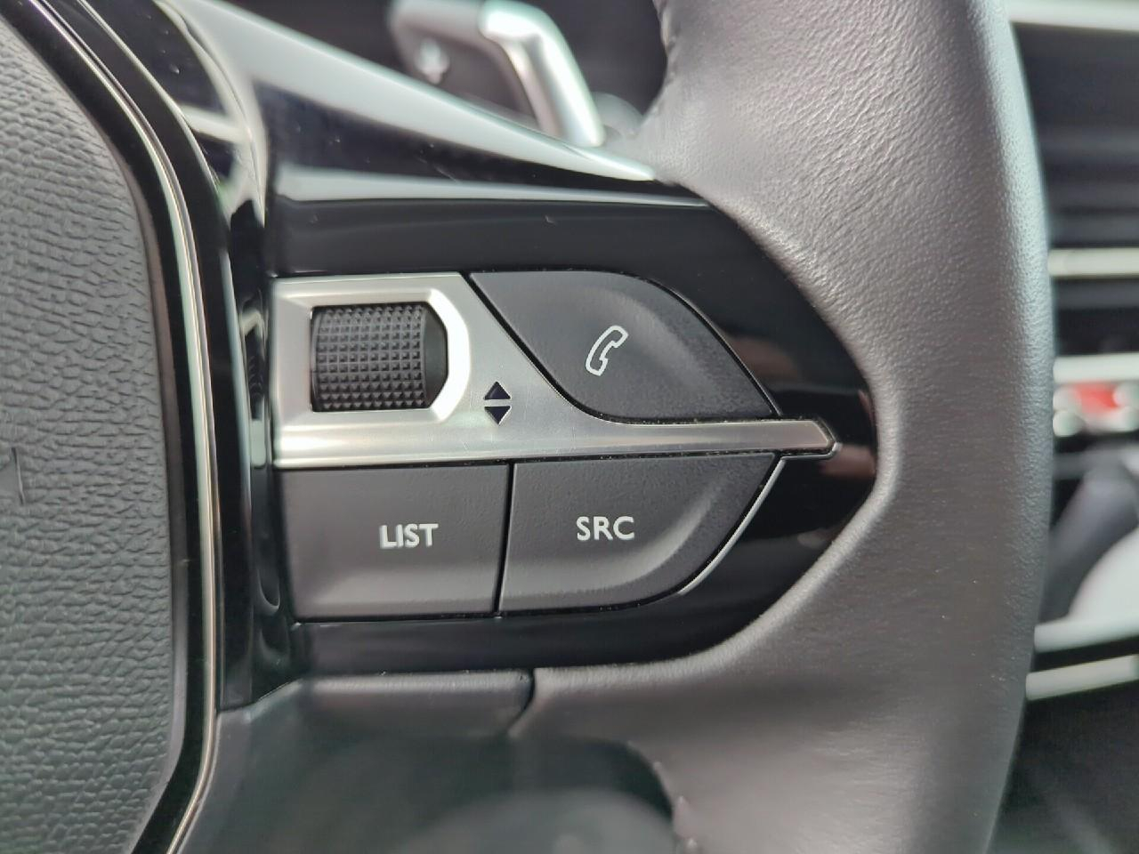 Peugeot 2008 puretech 130 s&s eat8 allure pack — photo 25