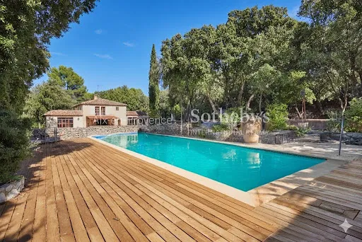 Maison 12 pièces 425 m²
