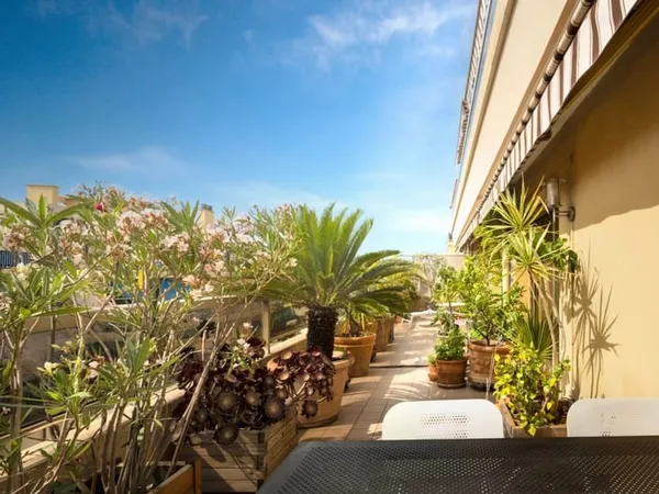 3 PIECES + TERRASSE 60 M2