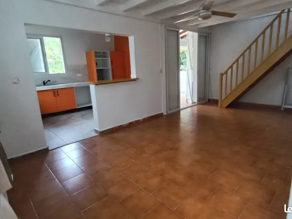 Grande maison T6 aux Abymes