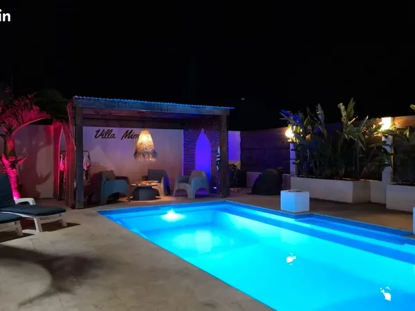 🏷️ Villa meublée 3 ch - piscine - 2 150 CC