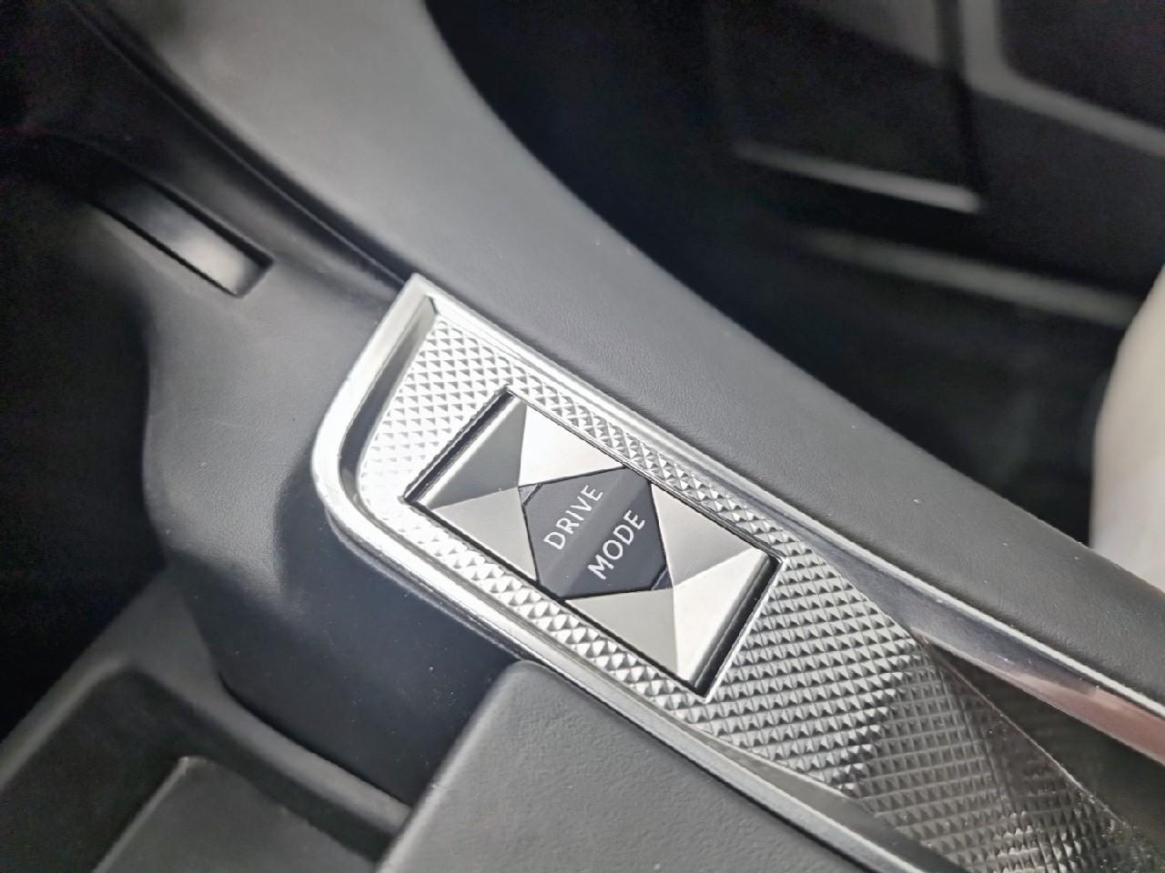 Ds Ds 7 crossback crossback hybride e-tense 300 eat8 4x4 rivoli — photo 19