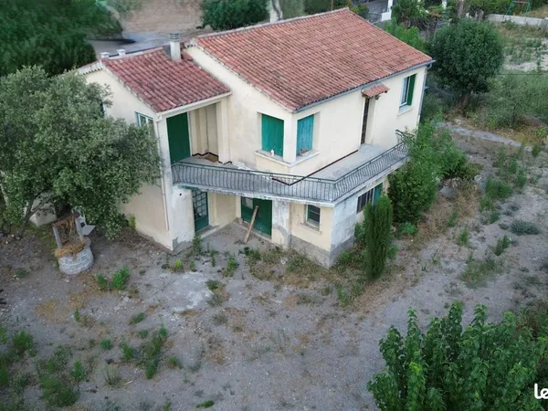 Maison à rénover 3 chambres + studio 30 m² - terrain 800 m² - 148 000