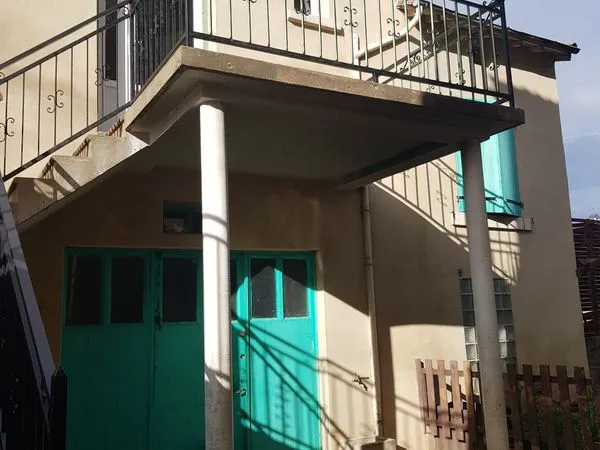 Maison 102m2 + appartement 52m2 Avec cour