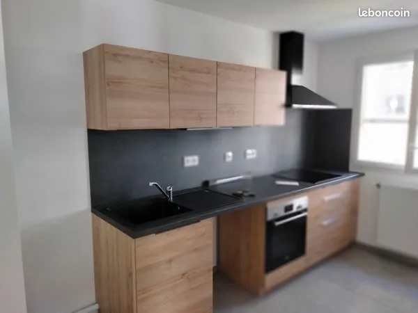 Lyon 8e - T3 de 62 m² récent, 2 chambres avec salle de bains chacune, terrasse et garage - Location 