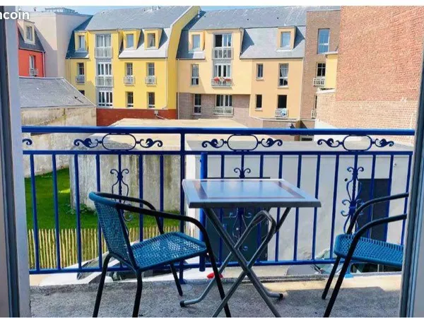 Appartement de 30 m2 avec balcon petite vue mer