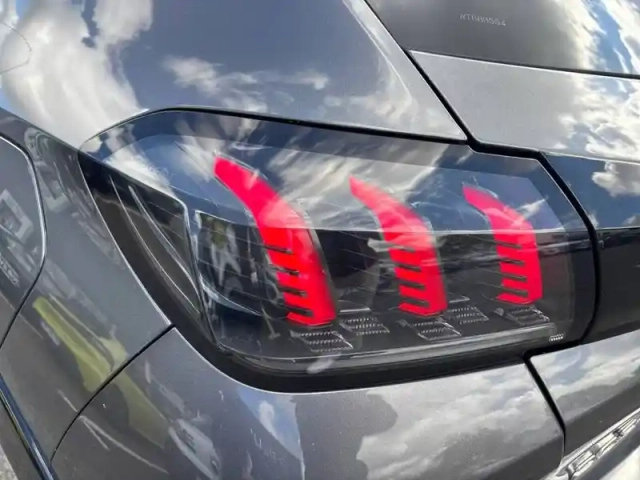 Peugeot 208 puretech 100 s&amp;s eat8 — photo 17