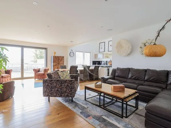 Maison de plain-pied 7 pièces 202 m²