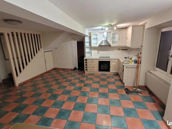 Loue charmante Maison de Village 90 m2 + grand cuvages aménagés 24 m2 (buanderie)