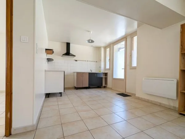 Maison rénovée divisée en deux logements