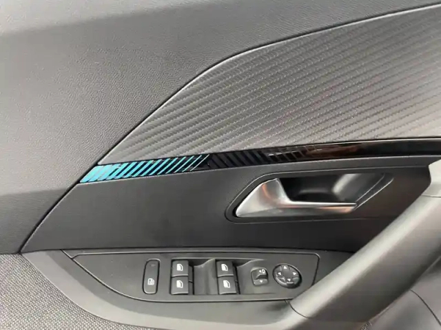 Peugeot 2008 electrique 136 ch — photo 32