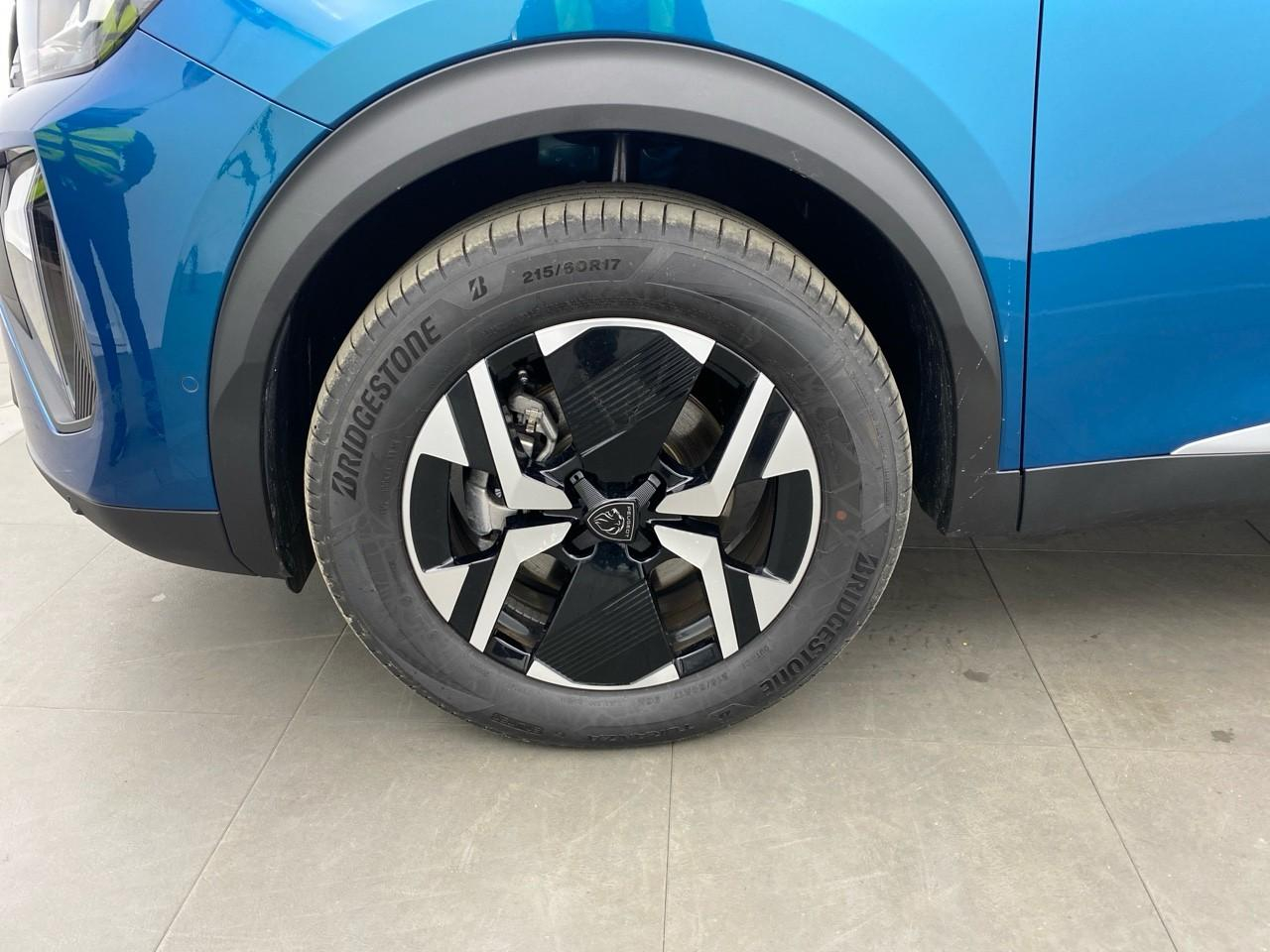 Peugeot 2008 hybrid 145 ch e-dcs6 allure — photo 11