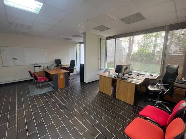 Bureaux 246 m²
