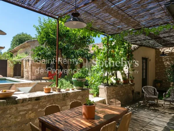 Saint Rémy de Provence, charmante maison de village rénovée avec