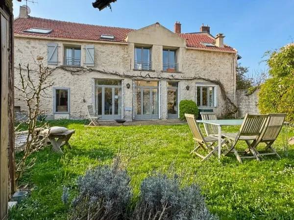 Maison de charme en pierre Volumes exceptionnels Cadre p