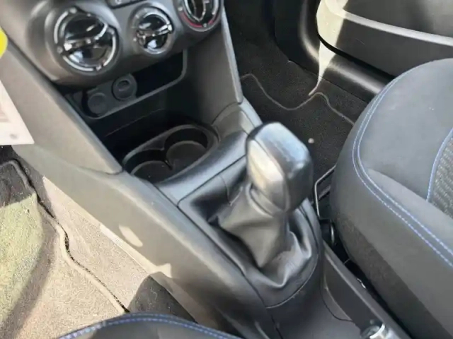 Peugeot 208 puretech 82ch s&amp;s bvm5 — photo 14